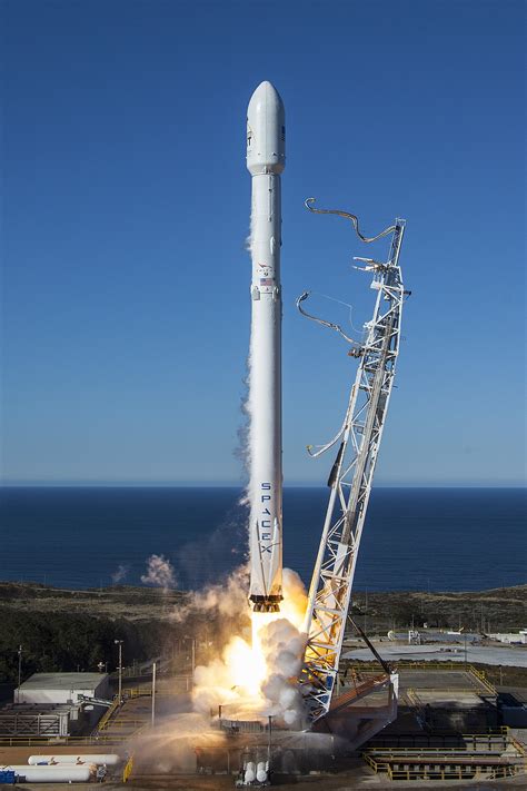 cohet Falcon 9